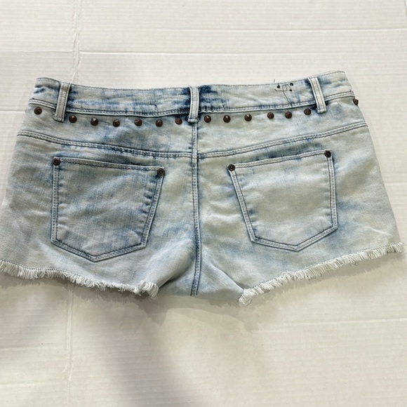 Women’s boody low rise studded denim shorts side 11 - Picture 2 of 4